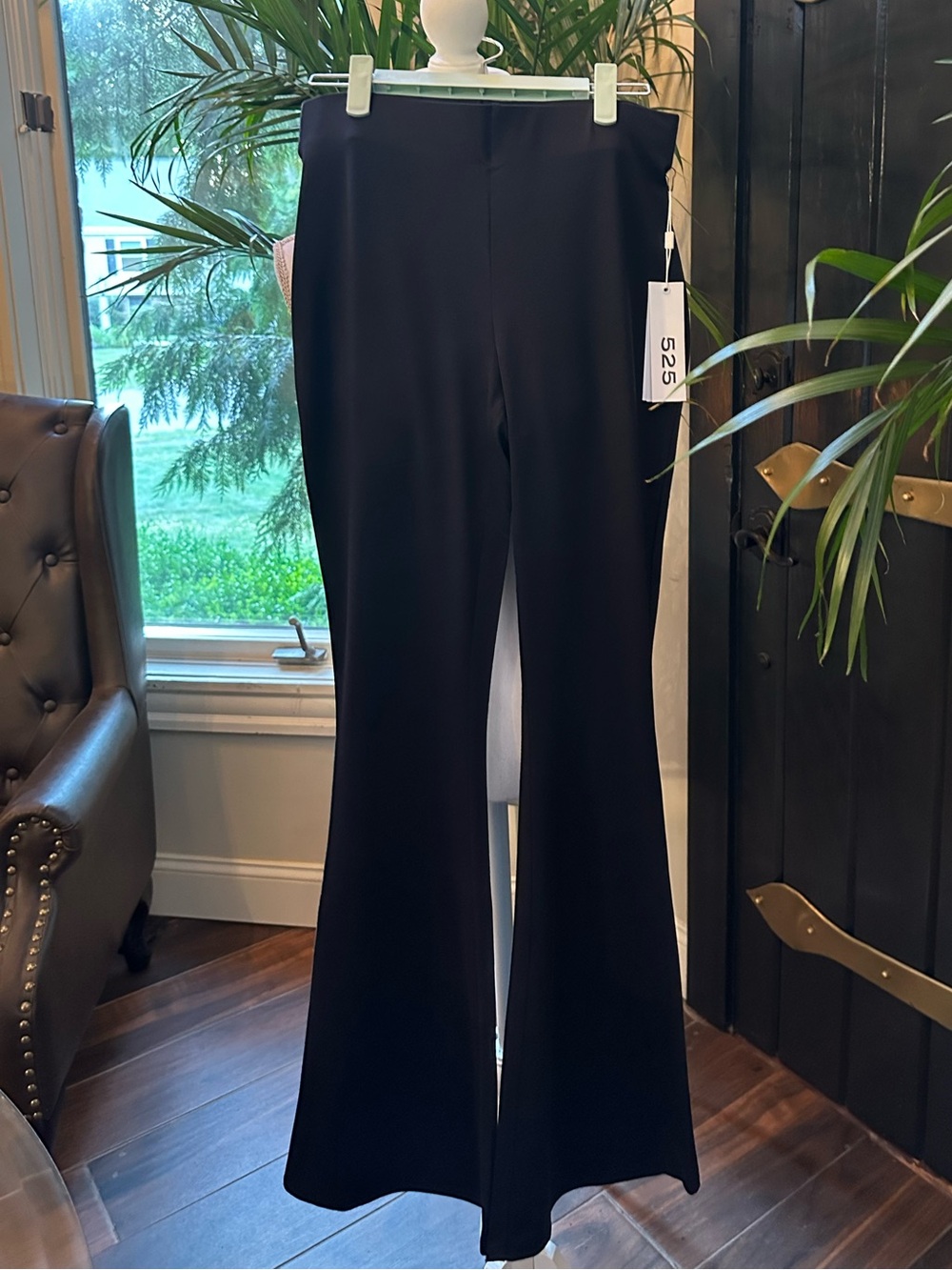NWT REVOLVE 525 AMERICA Essentials Black Flare Legging dress stretch Pants
Sz Sm